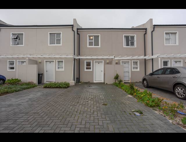 2 BEDROOM TOWNHOUSE TO LET IN HEATHFIELD